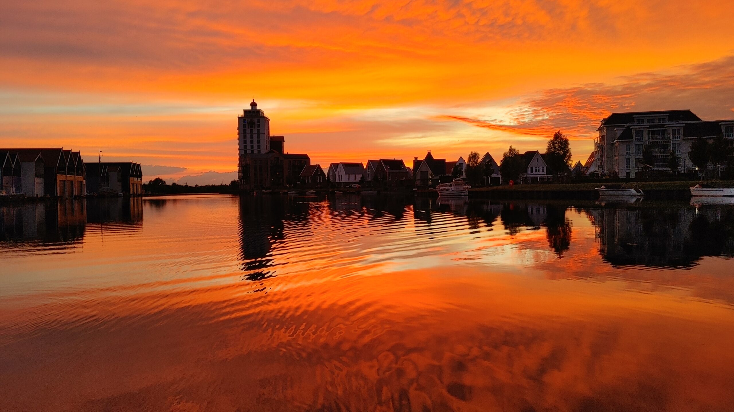 waterfront bij zonsondergang in Harderwijk