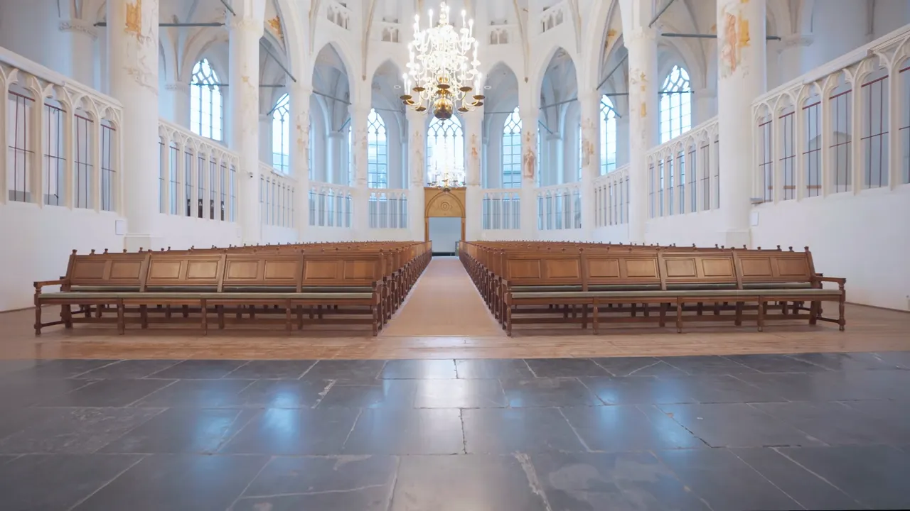 Foto grote kerk interieur