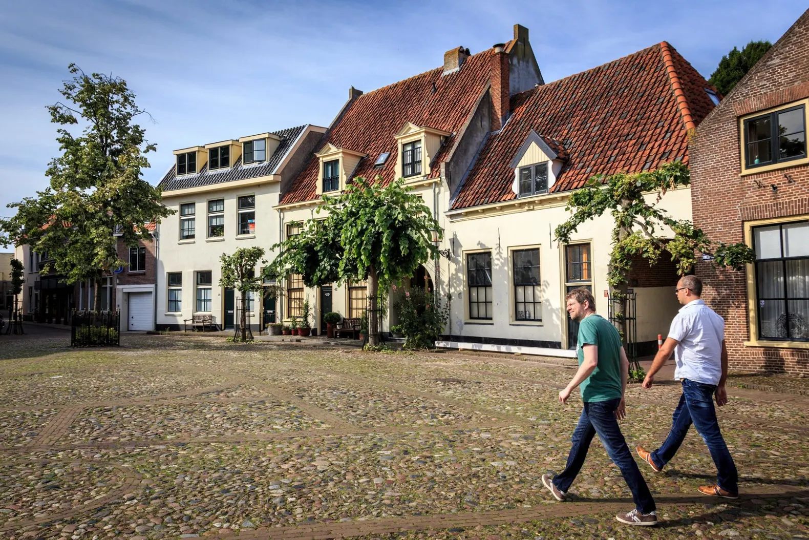 twee wandelaars bij Smeepoortenbrink -foto visitveluwe